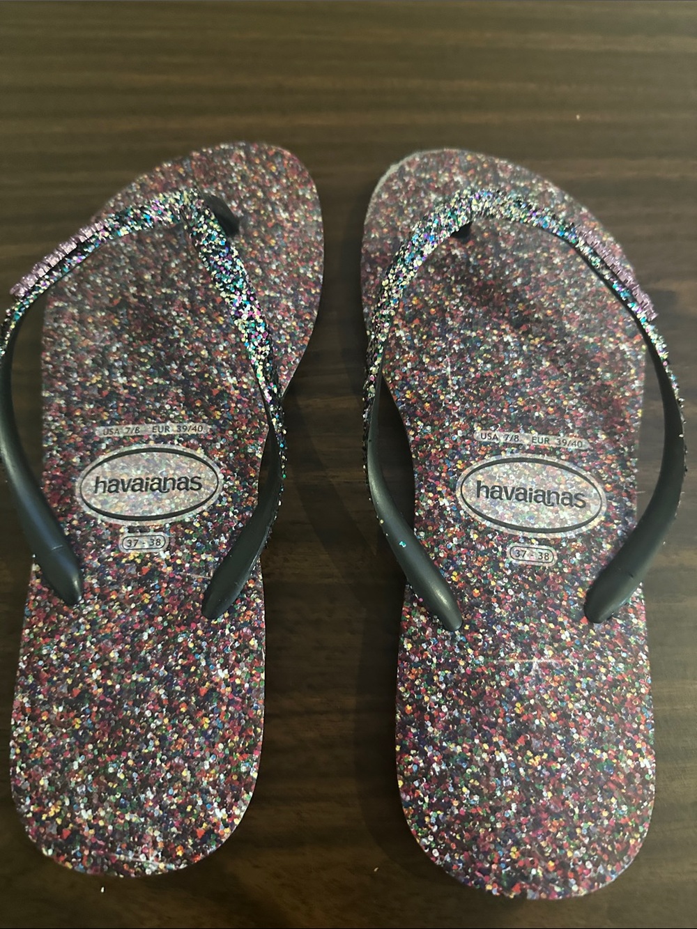 Havaianas Glitter Flip Flops in Pink and Black